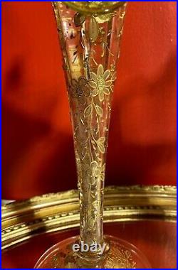 Fin du XIXe Vase Cornet en verre émaillée de fleurs rehaussé or, Art Nouveau