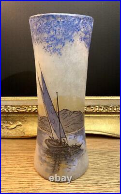 Francois T. Legras Grand vase en verre décor d'un paysage lacustre maritime