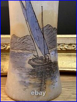 Francois T. Legras Grand vase en verre décor d'un paysage lacustre maritime
