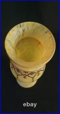 GRAND VASE PATE DE VERRE SIGNE LEGRAS- JAUNE/ORANGER MARMOREEN MONTJOYE 20ème