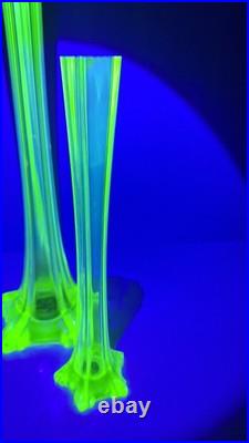 Grand + petit vase soliflore en verre à l'uranium 45 cm 25 cm UV de 1930