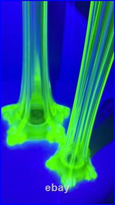 Grand + petit vase soliflore en verre à l'uranium 45 cm 25 cm UV de 1930