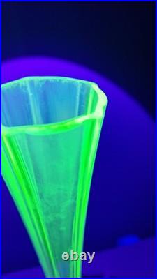 Grand + petit vase soliflore en verre à l'uranium 45 cm 25 cm UV de 1930