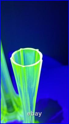 Grand + petit vase soliflore en verre à l'uranium 45 cm 25 cm UV de 1930
