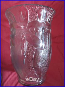 Grand, rare vase art déco cristal signé Cazaux/Guèron. Femmes relief style Lalique