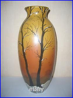 Grand vase ancien émaillé sous bois enneigés signé Legras H= 34cm (Daum Muller)