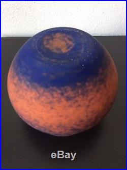 Grand vase boule en pâte de verre marmoréen orange bleu de Lorrain Art Déco