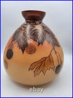Grand vase boule en verre soufflé émaillé à décor d'Automne signé Jem Art Déco