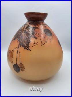 Grand vase boule en verre soufflé émaillé à décor d'Automne signé Jem Art Déco