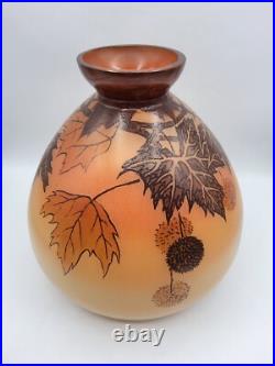 Grand vase boule en verre soufflé émaillé à décor d'Automne signé Jem Art Déco