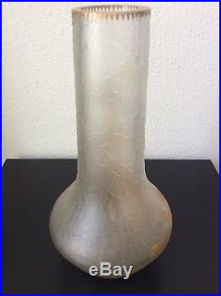 Grand vase cristal dégagé à lacide émaillé à décor floral signé Legras Montjoye