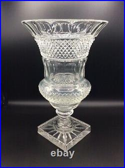 Grand vase de forme Médicis cristal soufflé translucide taillé de Bohème XXème