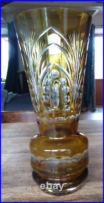 Grand vase en Cristal de Bohême Overlay blanc et jaune forme originale H 32.2 CM