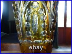 Grand vase en Cristal de Bohême Overlay blanc et jaune forme originale H 32.2 CM