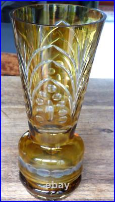 Grand vase en Cristal de Bohême Overlay blanc et jaune forme originale H 32.2 CM