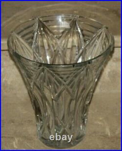 Grand vase en cristal de Baccarat signé (hauteur de 25,5 cm)