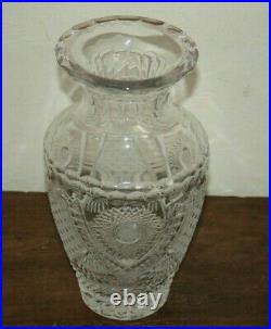 Grand vase en cristal taillé (hauteur de 28 cm)