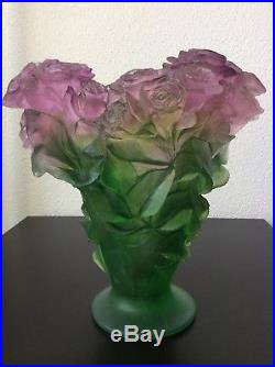 Grand vase en pâte de verre coloré dépoli Les Roses signé Daum Nancy XXème