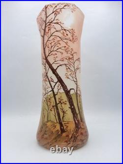 Grand vase en verre soufflé émaillé décor forêt d'Automne de Legras début XXème