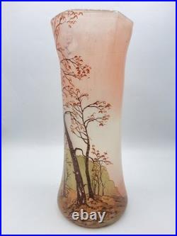 Grand vase en verre soufflé émaillé décor forêt d'Automne de Legras début XXème