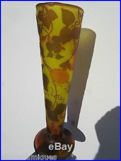 Grand vase pate de verre décor acide signéJean Michel Paris style Daum. Gallé