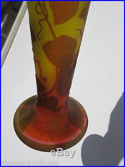 Grand vase pate de verre décor acide signéJean Michel Paris style Daum. Gallé