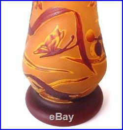 Grand vase pâte de verre multicouches jaune/rouge. Signé. Haut 30 cm