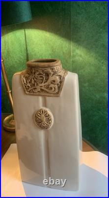 Grand vase sculptural en Céramique /grès signé décor antique et drapé stylisé