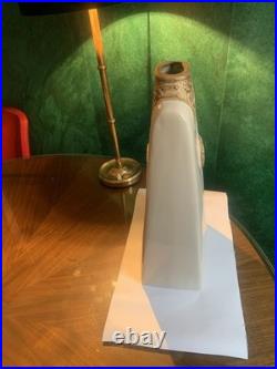 Grand vase sculptural en Céramique /grès signé décor antique et drapé stylisé