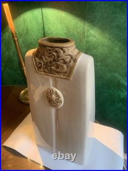 Grand vase sculptural en Céramique /grès signé décor antique et drapé stylisé