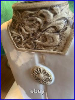 Grand vase sculptural en Céramique /grès signé décor antique et drapé stylisé