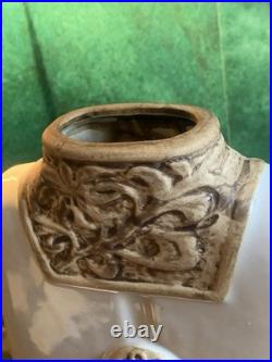 Grand vase sculptural en Céramique /grès signé décor antique et drapé stylisé