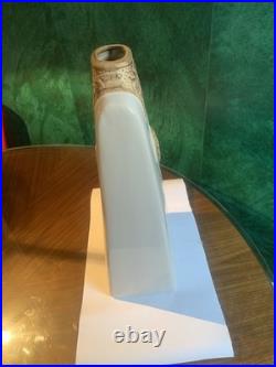 Grand vase sculptural en Céramique /grès signé décor antique et drapé stylisé