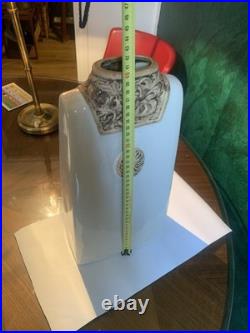 Grand vase sculptural en Céramique /grès signé décor antique et drapé stylisé