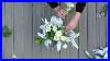 How-To-Arrange-Flowers-In-A-Vase-01-qwll