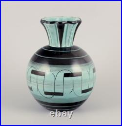 Ilse Claesson pour Rörstrand. Grand vase Art Déco en faïence. Approx. 1940