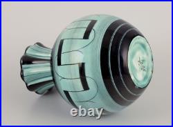 Ilse Claesson pour Rörstrand. Grand vase Art Déco en faïence. Approx. 1940