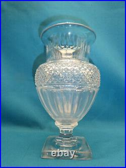 Important Vase En Cristal Taillé De Baccarat De Forme Médicis