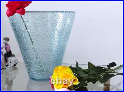 Important vase tronconique en cristal bullé signé DAUM Important vase tronconique en cristal bullé signé DAUM
