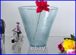 Important vase tronconique en cristal bullé signé DAUM Important vase tronconique en cristal bullé signé DAUM