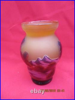 Intéressant Vase signé GALLE à décor de végétaux dégagés à l'acide