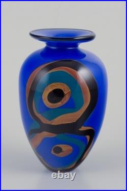 Ioan Nemtoi (Roumain, b. 1964) art glass artist. Vase en verre d'art fait main