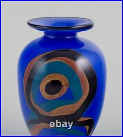 Ioan Nemtoi (Roumain, b. 1964) art glass artist. Vase en verre d'art fait main