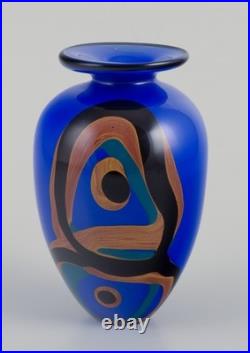 Ioan Nemtoi (Roumain, b. 1964) art glass artist. Vase en verre d'art fait main