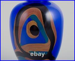 Ioan Nemtoi (Roumain, b. 1964) art glass artist. Vase en verre d'art fait main