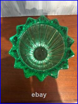 JOLI VASE EN VERRE MOULÉ COTELÉ, VERT, OURALINE signé D'AVESN