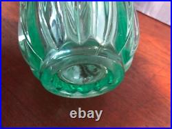 JOLI VASE EN VERRE MOULÉ COTELÉ, VERT, OURALINE signé D'AVESN