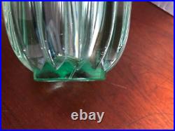 JOLI VASE EN VERRE MOULÉ COTELÉ, VERT, OURALINE signé D'AVESN