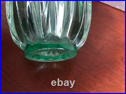 JOLI VASE EN VERRE MOULÉ COTELÉ, VERT, OURALINE signé D'AVESN