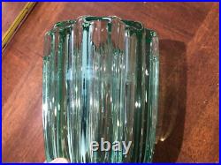 JOLI VASE EN VERRE MOULÉ COTELÉ, VERT, OURALINE signé D'AVESN